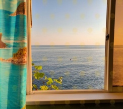 Семейный номер с видом на море в Эллинг Солнечный