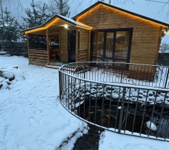 Домик у пруда в Ирбис