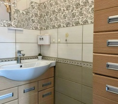 Апартаменты с 2 комнатами с балконом и с красивым видом из окна в Квартира Уютная Квартира в Центре Города