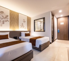 Двухместный номер Superior с балконом (2 отдельные кровати) в Отель Citrus Patong Hotel by Compass Hospitality