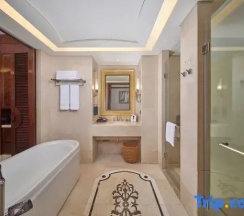 Двухместный номер Standard с балконом (2 отдельные кровати) в Tangla Hotel Sanya
