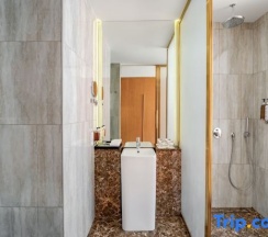 Номер Premium с красивым видом из окна в Voco Monaco Dubai