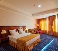 Двухместный номер Standard с красивым видом из окна двуспальная кровать в Grand Hotel Victory