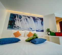 Двухместный семейный номер Deluxe с видом на горы в Sino House Phuket Hotel