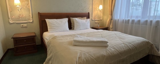 2. Двухкомнатный, с видом на Монастырскую площадь в Боровница