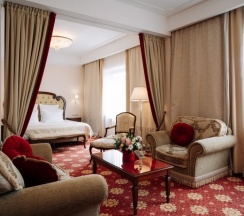 Номер Джуниор Сюит в Ring Premier Hotel