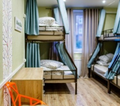 Женский номер на 8 человек с ванной комнатой. Верхнее место (ширина 90 см.) в Nice hostel Crocus
