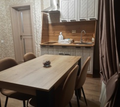 Двухкомнатные апартаменты с собственной кухней и балконом в Вилла Лиза