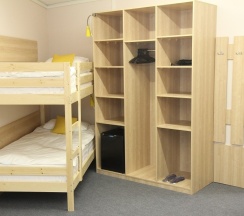 Четырехместный номер с 1 кроватью Queen size и 1 двухъярусной кроватью в Асти