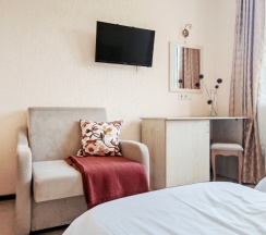 Трёхместный номер Comfort в Михаил ждет в гости
