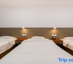 Трёхместный семейный номер Deluxe в Holiday Inn Shanghai Dianhu (Zhujiajiao Scenic Area Ancient Town)