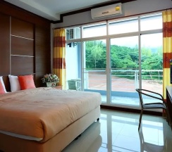 Двухместный номер Deluxe c 1 комнатой с видом на горы двуспальная кровать в Breeze Hill Hotel
