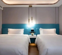 Трёхместный семейный номер Standard с видом на город в Jinglai Hotel Jing'an District Store