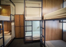 Кровать в общем номере в I-Sleep Silom Hostel