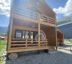 Шестиместный коттедж семейный с балконом в Famous house