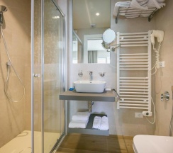 Двухместный номер Standard с балконом двуспальная кровать в Hotel Le Lampare