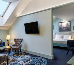Люкс "Москва" с одной большой двуспальной кроватью в Cosmos Selection Saint-Petersburg Nevsky Royal Hotel
