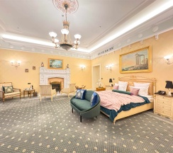Однокомнатный Люкс с видом на Строгановский дворец в Taleon Imperial Hotel