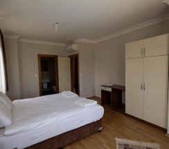 Вилла с 4 комнатами с балконом в Guzel Evler Family Resort