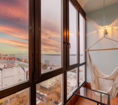 Апартаменты с балконом и с красивым видом из окна в RentPlaza