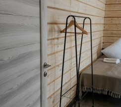 Трехместный номер с двуспальной и односпальной кроватью в Шум ручья