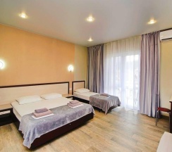 3-местный номер люкс в Diamond Delux Hotel