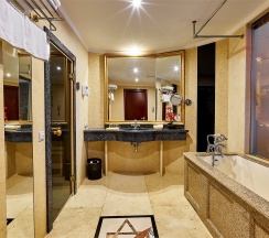 Люкс с сауной в The Rooms Boutique Hotel