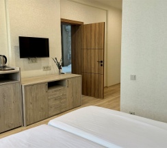 Семейный двухкомнатный без балкона вид на парк в Черноморец