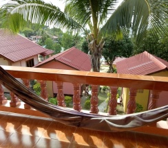 Бунгало Standard с балконом и с видом на сад в J.B.Hut Bungalows