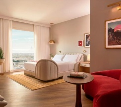 Четырёхместный номер Standard с видом на воду в Virgin Hotels Dallas