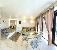 (32)Студия с балконом в Loft