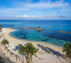 Апартаменты в Hospitality Expert F32 Beach front Pool & Chef