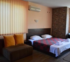 Двухместный номер Deluxe с балконом двуспальная кровать в Bon Bon Hotel