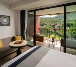 Семейный номер Deluxe с балконом и с видом на горы в Avista Grande Phuket Karon - MGallery