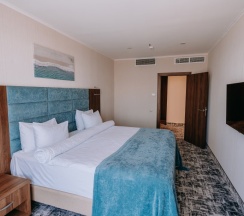 Двухместный люкс с видом на море двуспальная кровать в Grand hotel Anapa