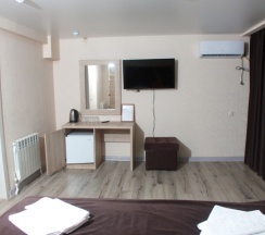 Полулюкс, двухкомнатный номер на первом этаже в Золотая рыбка