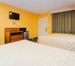 Четырёхместный номер Standard в Express Inn Gulf Bank
