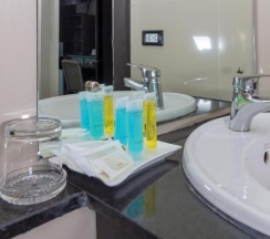 Двухместный номер Deluxe двуспальная кровать в Modern Living Hotel