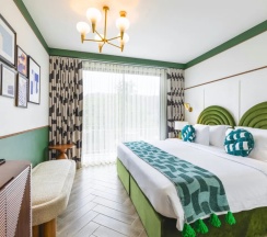 Двухместный номер Superior с видом на бассейн двуспальная кровать в Sugar Marina Resort – LAGOON Villas – Nai Yang Beach