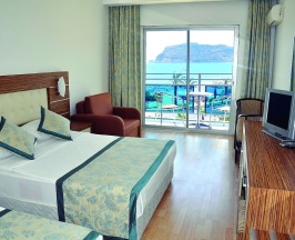 Трёхместный номер Standard с балконом в Blue Diamond Alya Hotel - All Inclusive