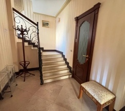 Коттедж Дуплекс с балконом и с красивым видом из окна в Dipservice hall
