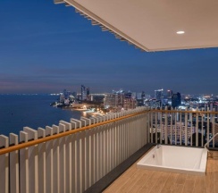 Двухместный номер Hilton Executive oceanfront двуспальная кровать в Hilton Pattaya