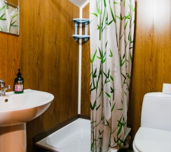 Трехместный номер с двуспальной и односпальной кроватями в Самсар