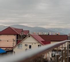 Четырёхместный номер с террасой, вид на горы и сад в Skayfom