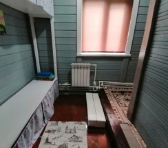 Двухместный коттедж с 4 комнатами с балконом двуспальная кровать в Уютный дом на Родине Деда Мороза