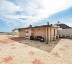 Апартаменты Люкс (с кухней и террасой с видом на море и горы) в Эллада