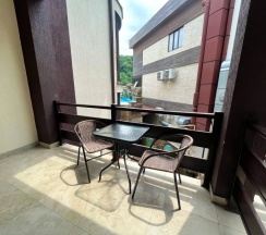 Четырёхместный номер Standard с балконом в River