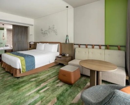 Двухместный номер Premium с видом на бассейн (двуспальная кровать) в Holiday Inn Resort Sanya Bay by IHG
