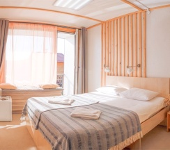 Полулюкс с балконом в Ковчег