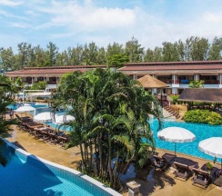 Четырёхместный номер Grand Deluxe с видом на бассейн в Arinara Beach Resort Phuket